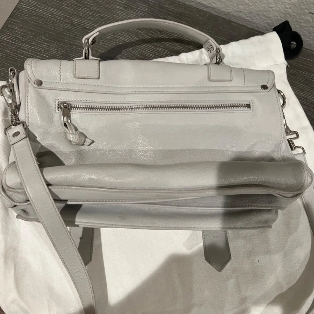 Handbag - Picture 3 of 6